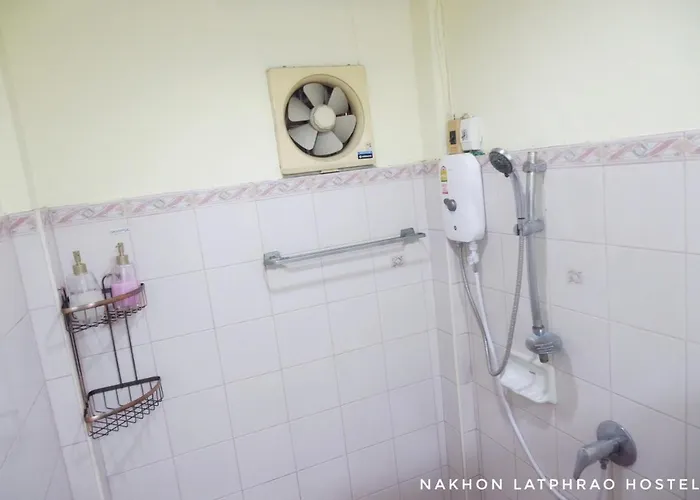 Nakhon Latphrao Ostello