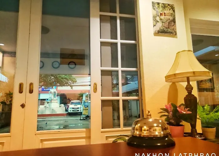 Nakhon Latphrao Ostello *
