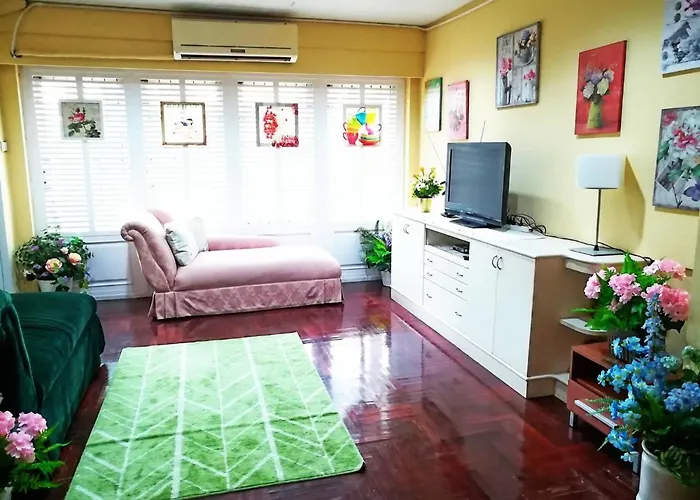 Ostello Nakhon Latphrao *